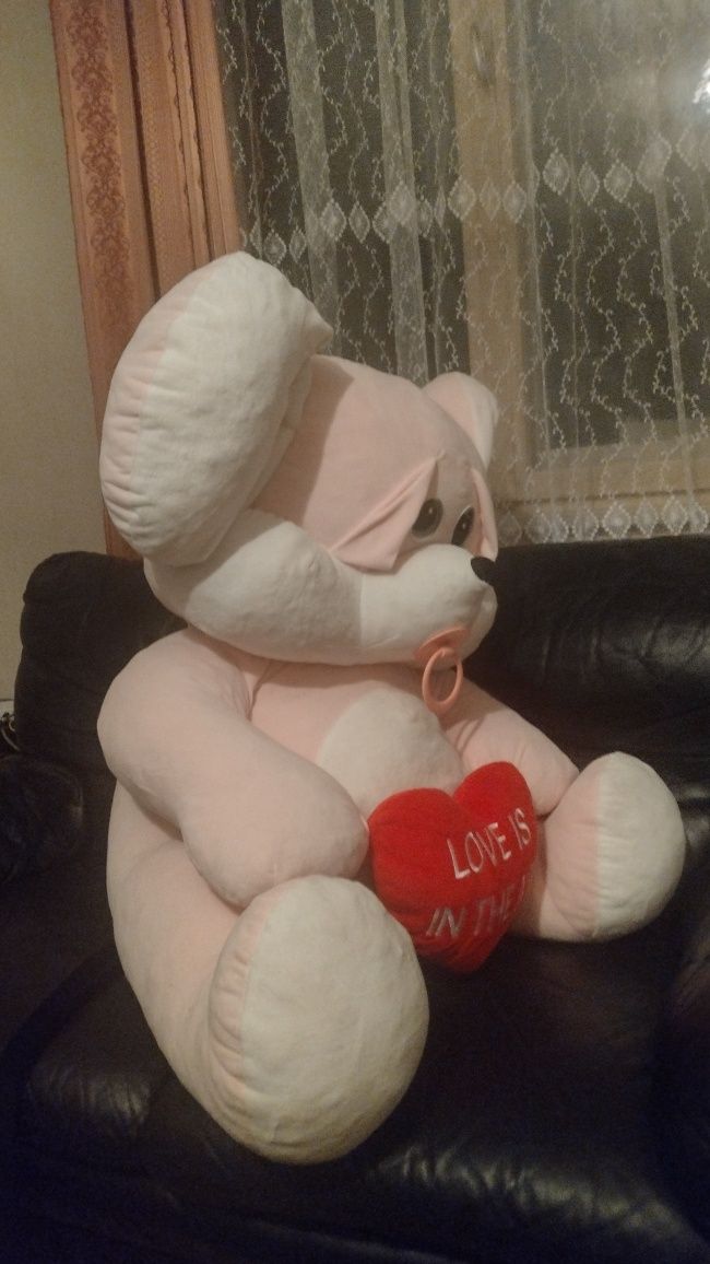 Голяма плюшена играчка тип влюбена бебе - мишка