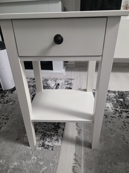 Vând noptiera cu sertar