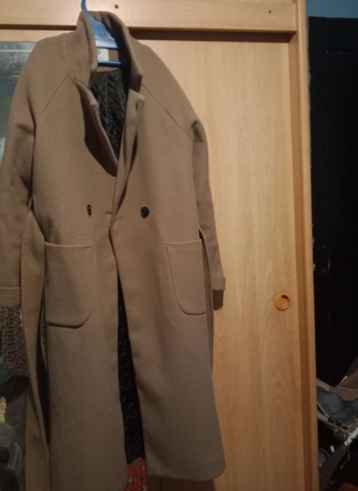 Продам пальто s 42 новое