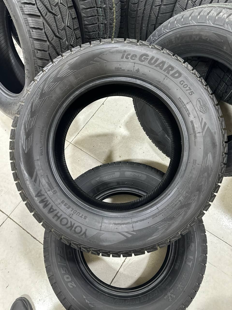 Автошины YOKOHAMA зимние 265/60/R18