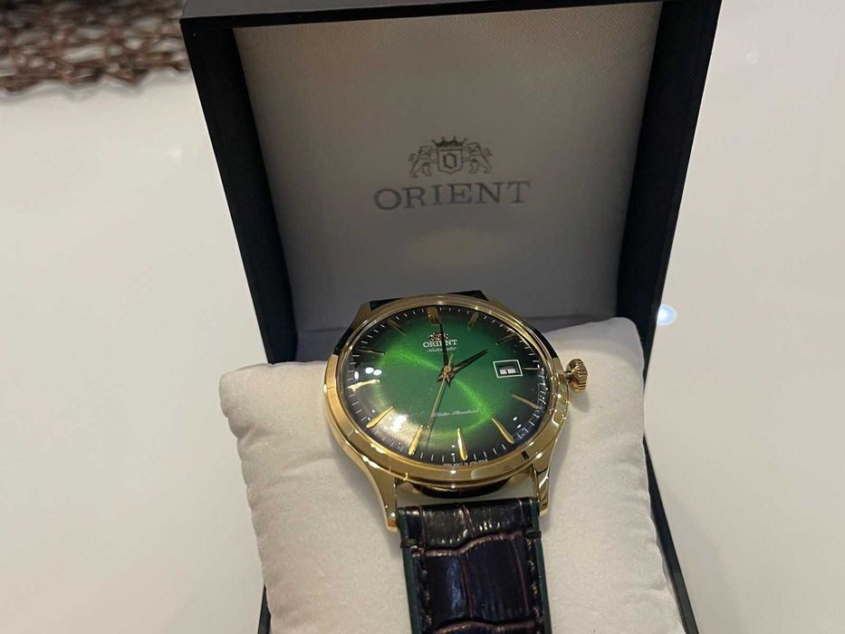 Orient, Автоматичен часовник с овален корпус