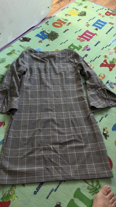 Женские вещи: платья, кофты, джинсы