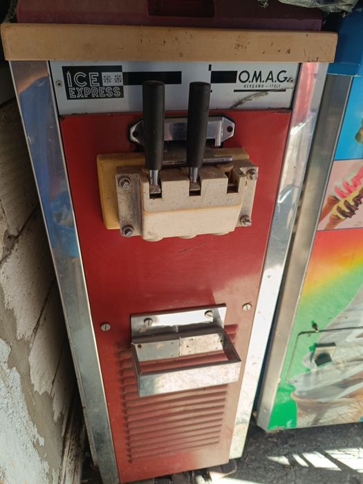 Vând dozatoare de înghețată