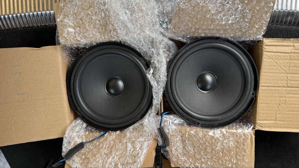 Vand boxe fata bass pentru Audi A6 C6