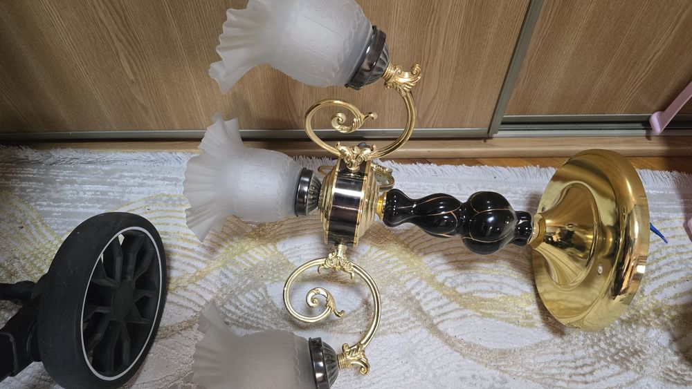 Продаётся люстра в отличном состоянии 2 штуки