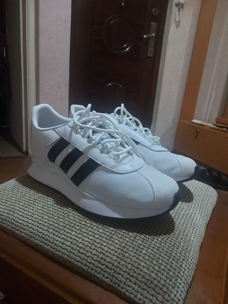 Кроссовки Adidas