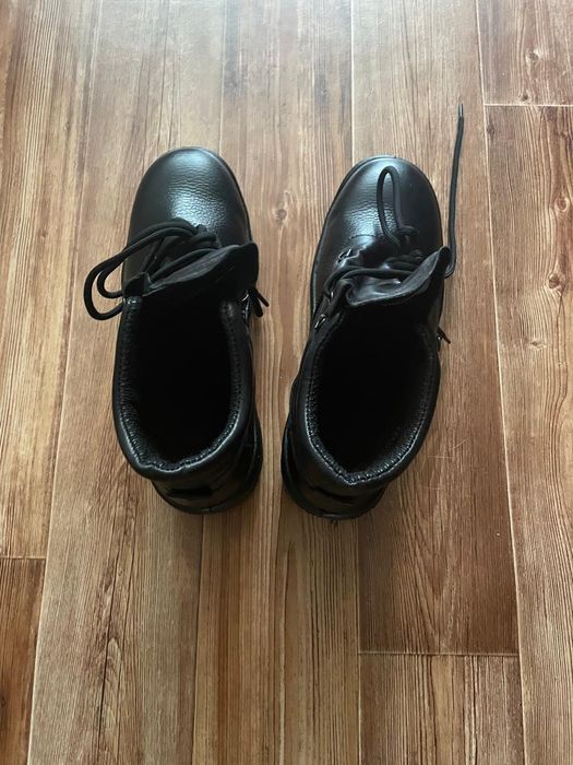 Продам ботинки демисезонные.