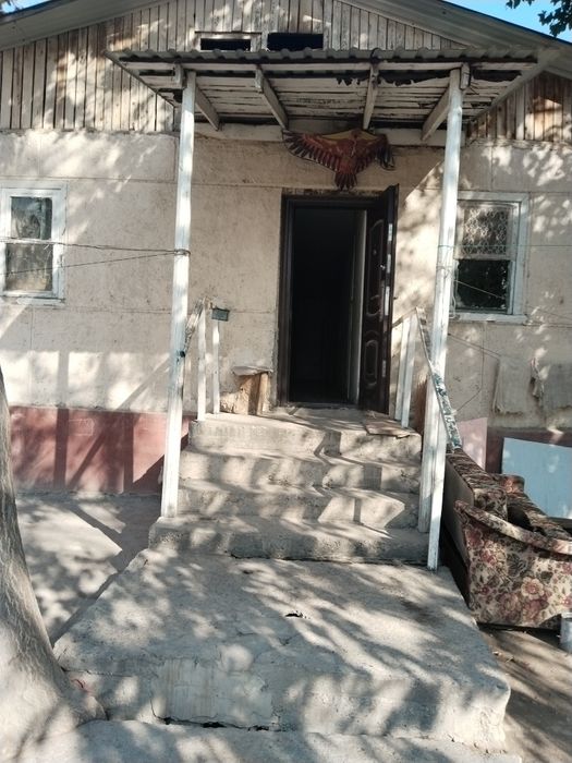 Продам комнату в бывшем общежитие. Сергели. 13 квадратов.