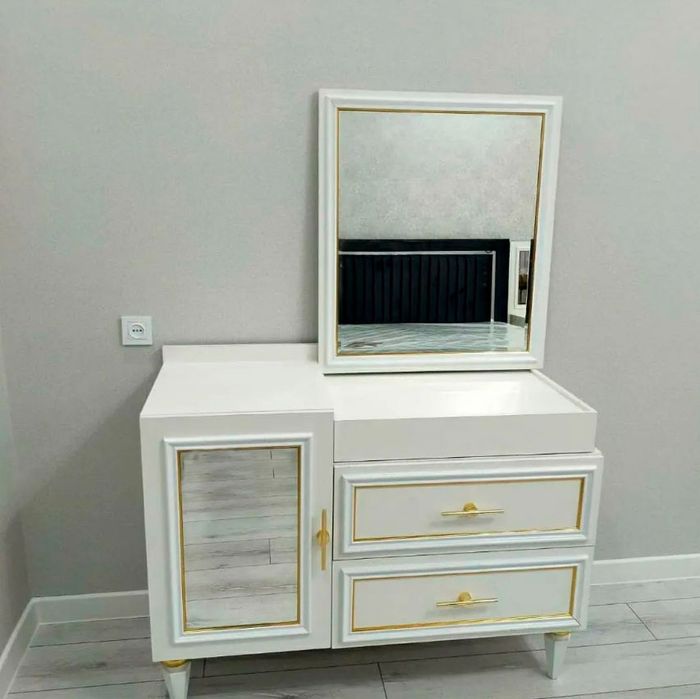 Продам комод и две тумбочки от спального гарнитура