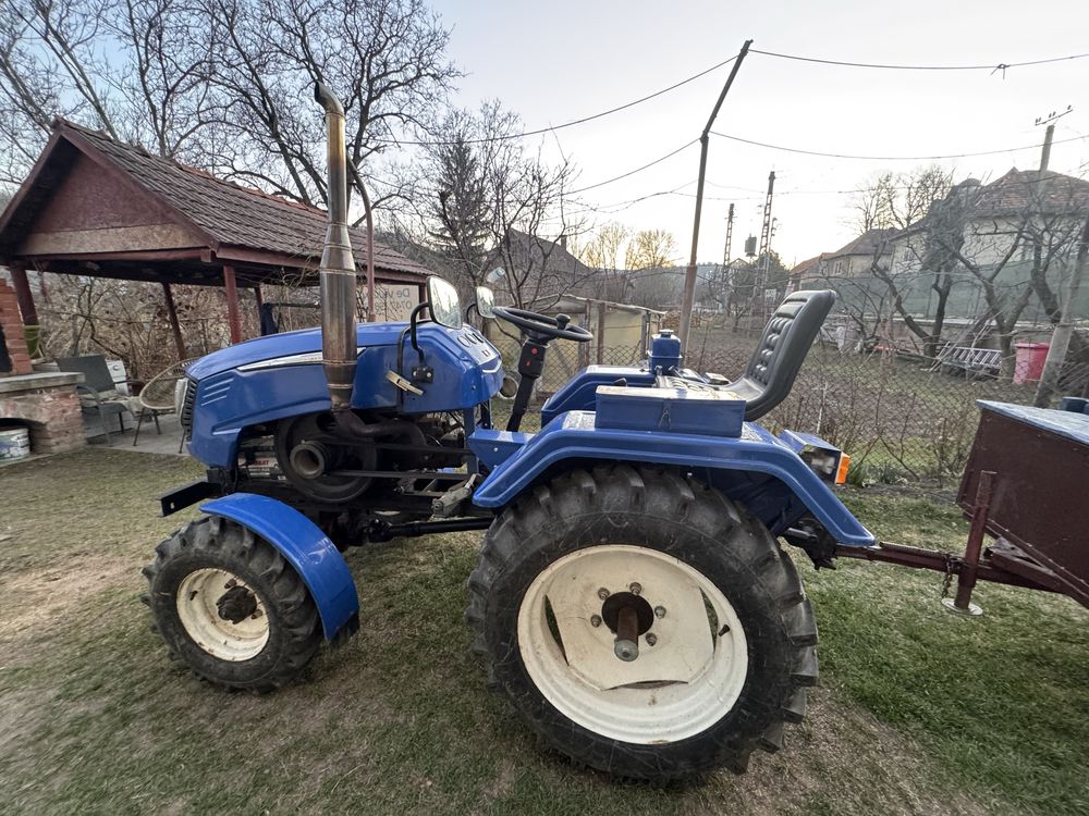 De vânzare Minitractor 24 c.p. Zubr 4x4, cu remorca, freza si plug