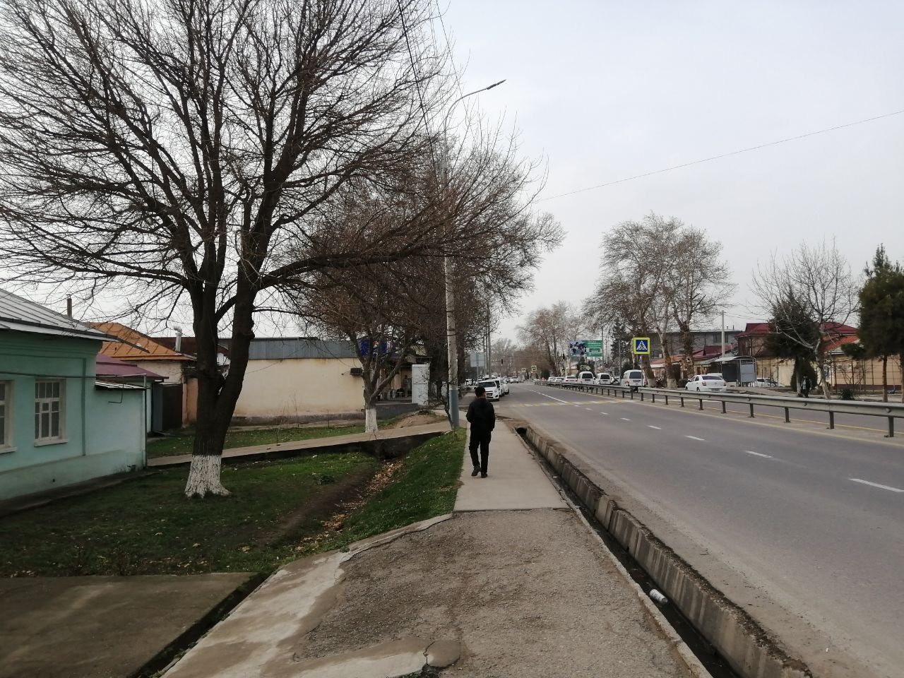 8 sotix yer sotiladi. Markaziy yo'l bo'yida. Biznes qilishga quley joy