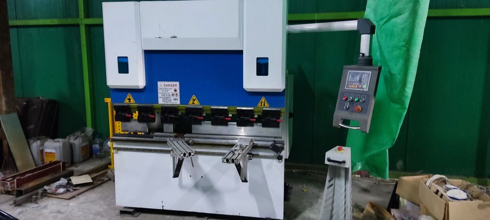 Листогиб Metaltek  30 тон/1600 мм на контроллере Estun E22.