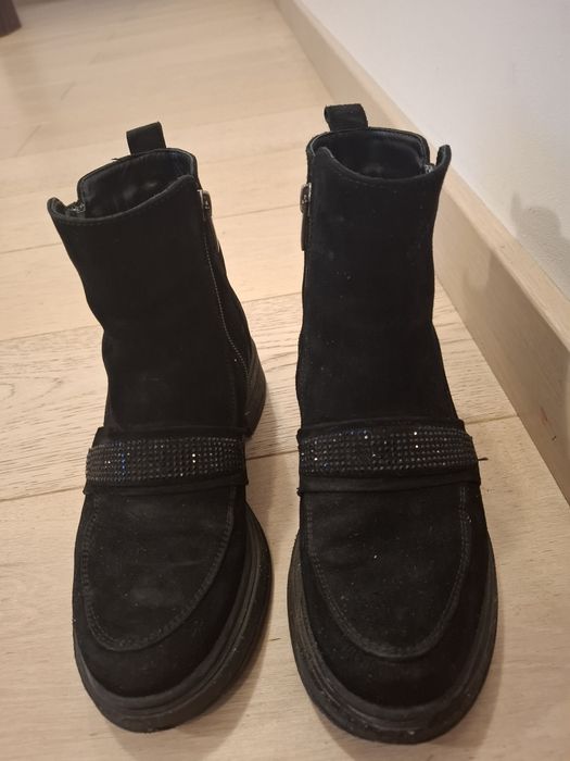 Vand botine de iarna dama marimea 35