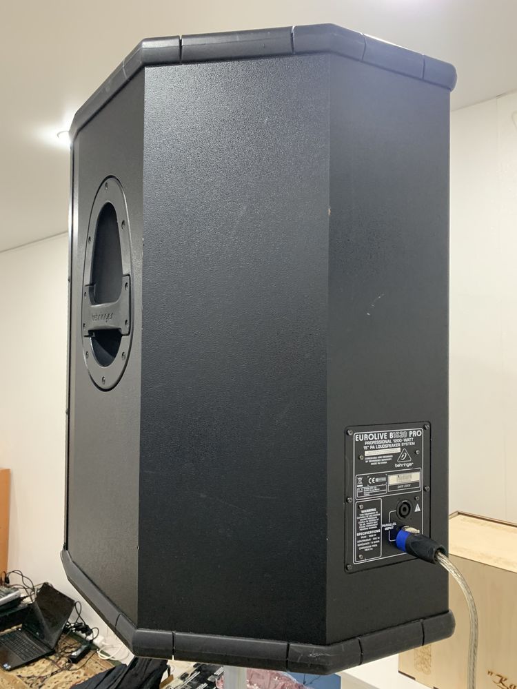 Калонка Behringer