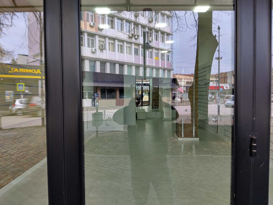 Дава под наем Магазин / офис / или друг род търговска дейност