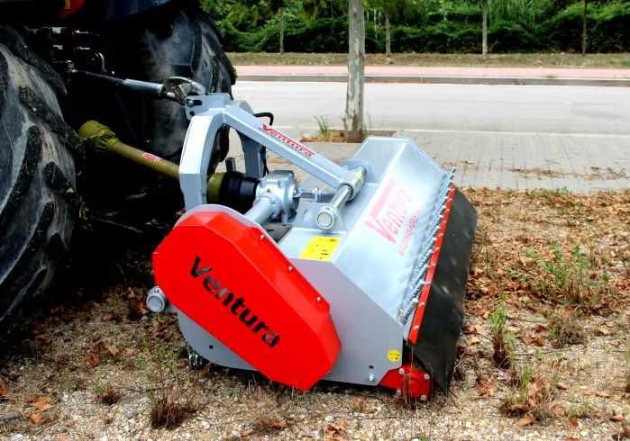 Tocător PROFESIONAL resturi vegetale pentru tractoare intre 50-95 cai