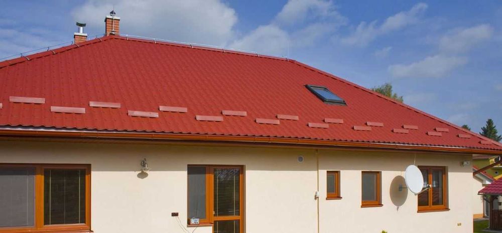 Lucrări complete acoperișuri – dulgherie, tabla, tiglă, hidroizolații