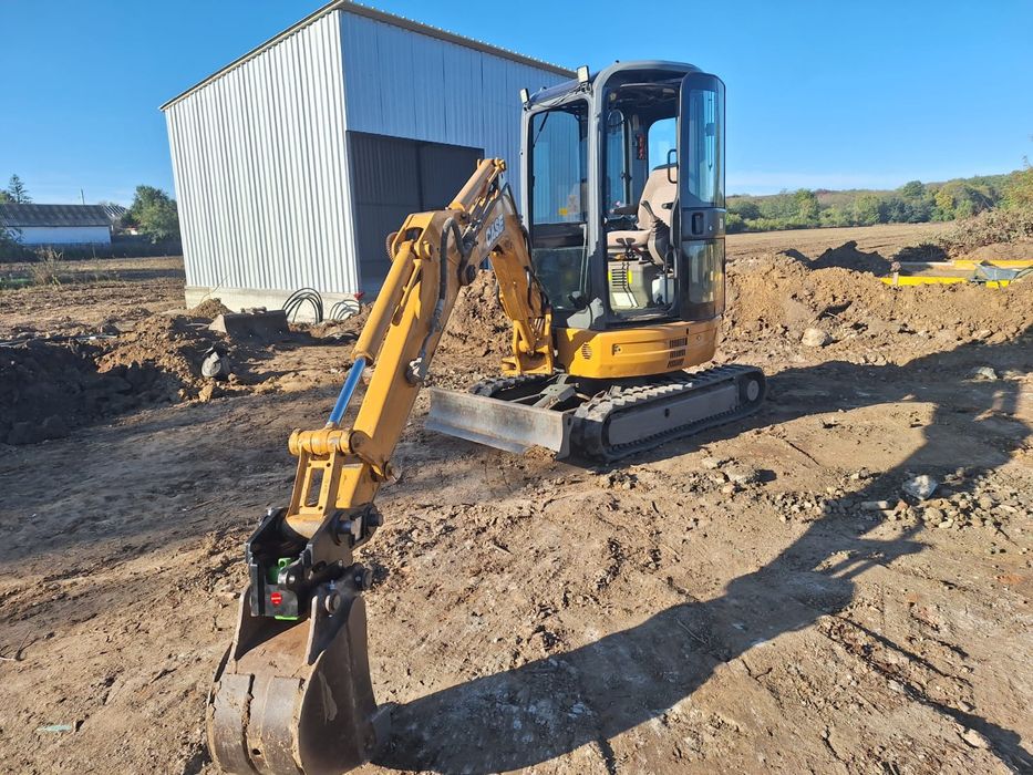 Inchiriez mini excavator 2,5t cu deservent, jud Arges
