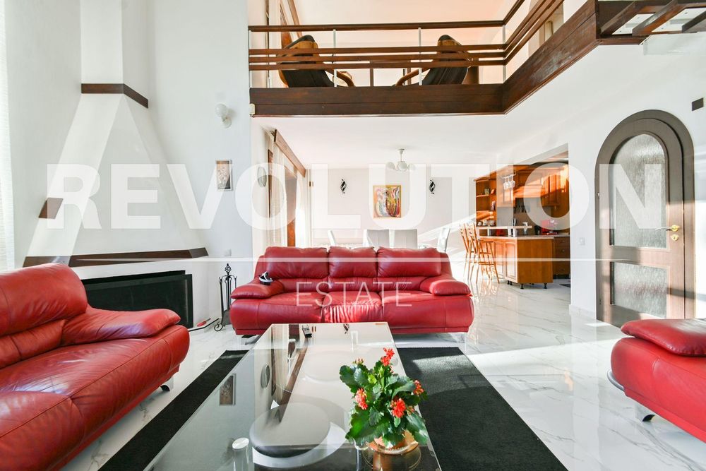 Къща в гр. Божурище.