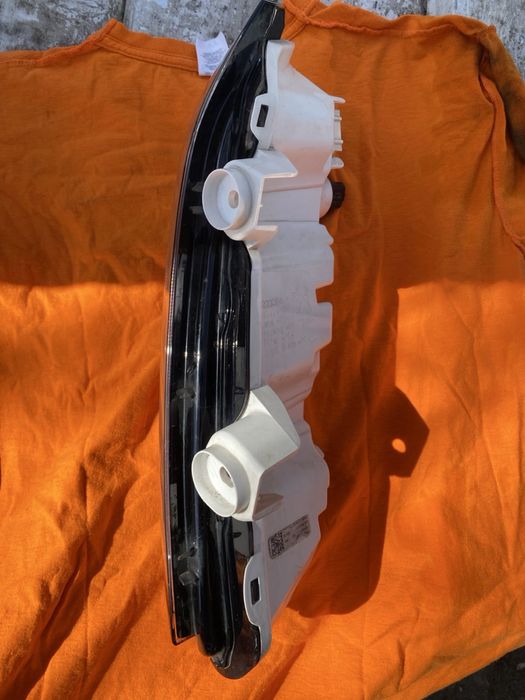 Дясна LED светлина Peugeot 2008