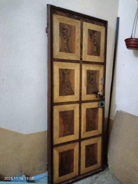 Металлический дверь