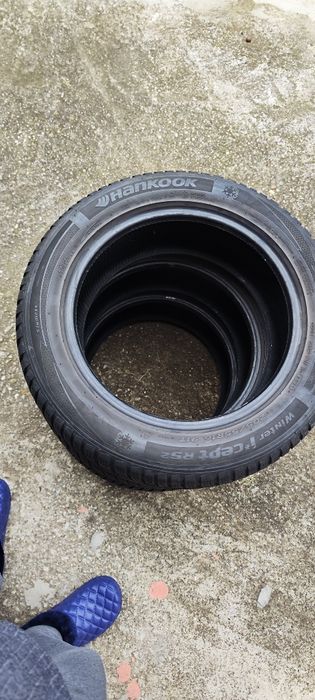 Vând 4 cauciucuri Hankook 205 55 R16