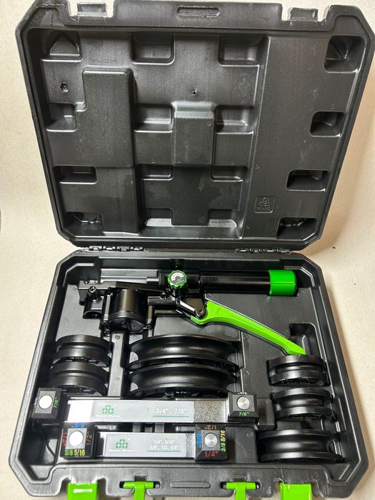 Indoitor de țevi hidraulic  tip arbaleta ST R999