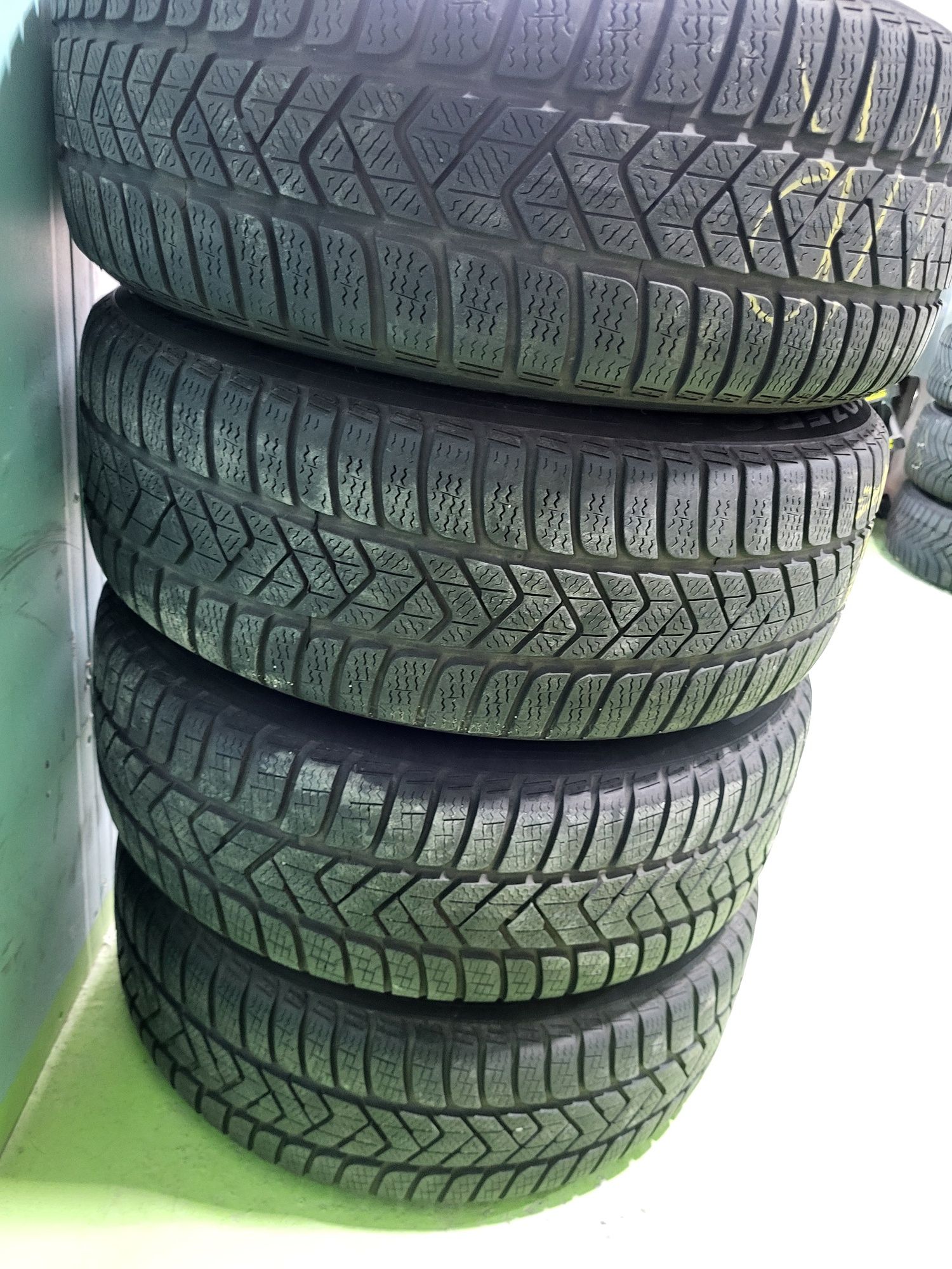 4 бр зимни 225/55/17 Pirelli