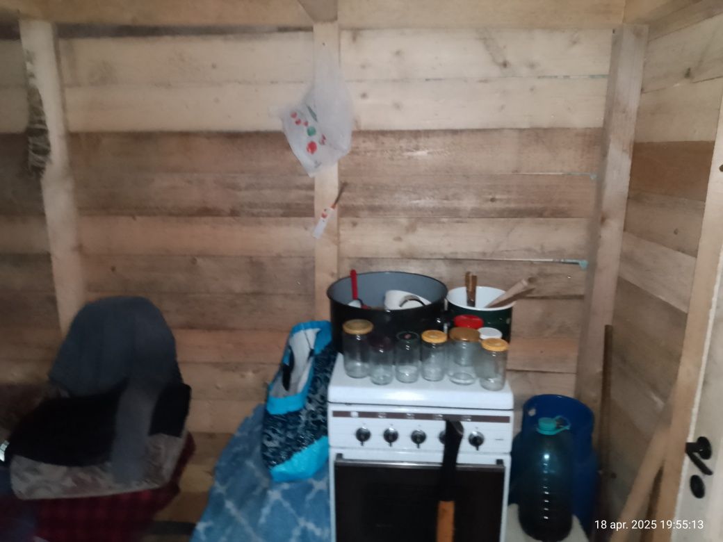 Casă de vacanță la munte într-o zonă turistică.