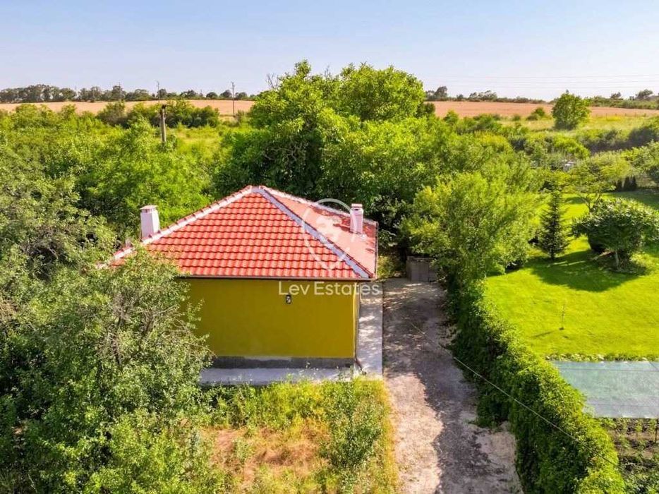 Едноетажна къща след основен ремонт в село Дюлево, област Бургас