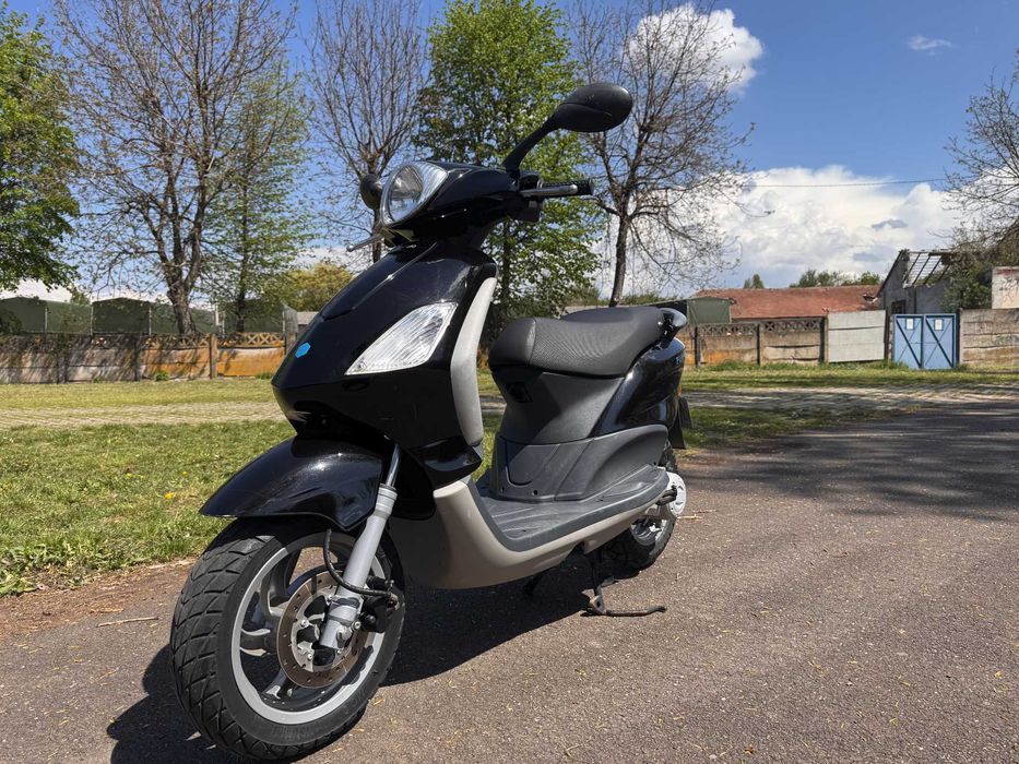 Scuter Piaggio FLY impecabil: 2 timpi, 49 cmc, doar 11.350 km+cadouri