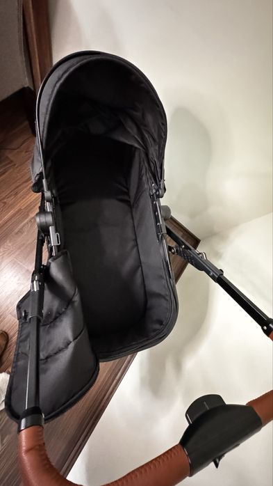 Количка с кош за кола