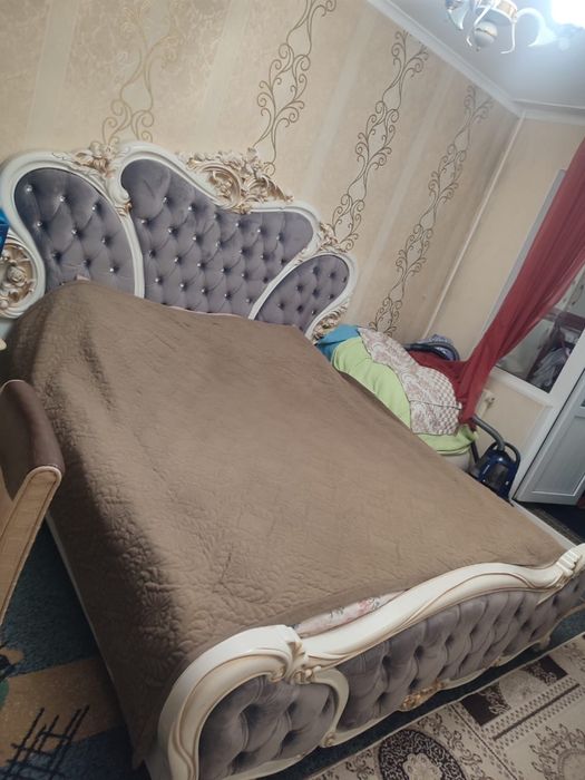 Кровать с матрасом, в отличном состоянии и качестве