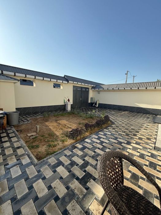 Uy Sotiladi srochna  Zangiota rayonida shaxarga 6-7 km erkin postidan