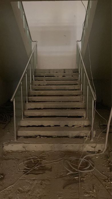 Перила стекляные на 2 этажа