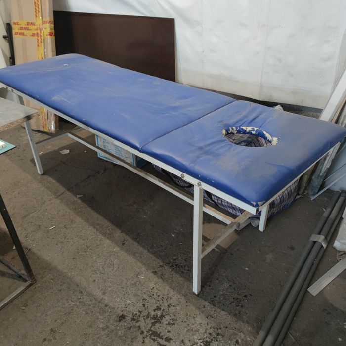 Продам массажную кушетку б/у 12000