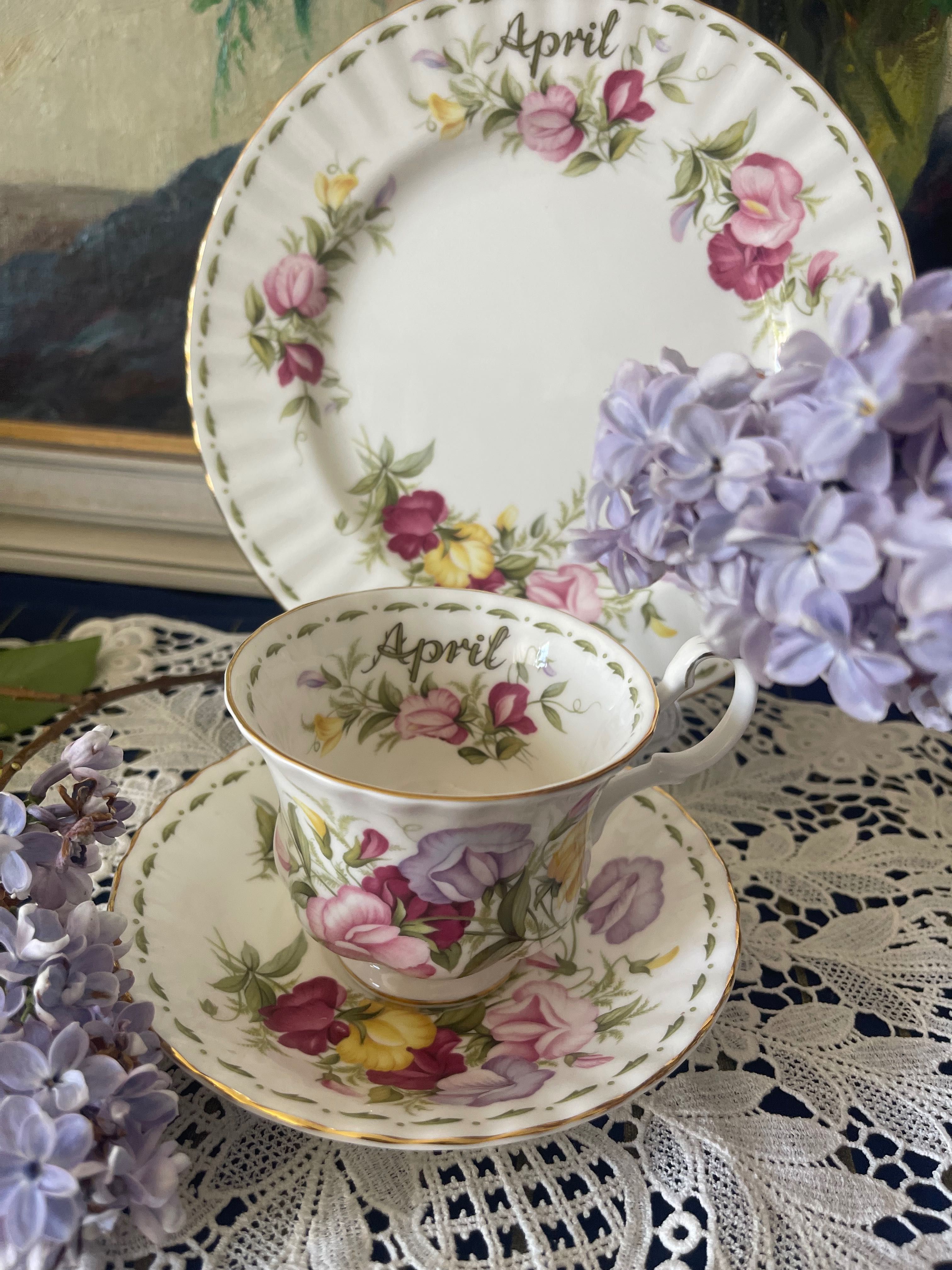 Колекционерски чаши Royal Albert – Flowers of the Month – Април и Юни