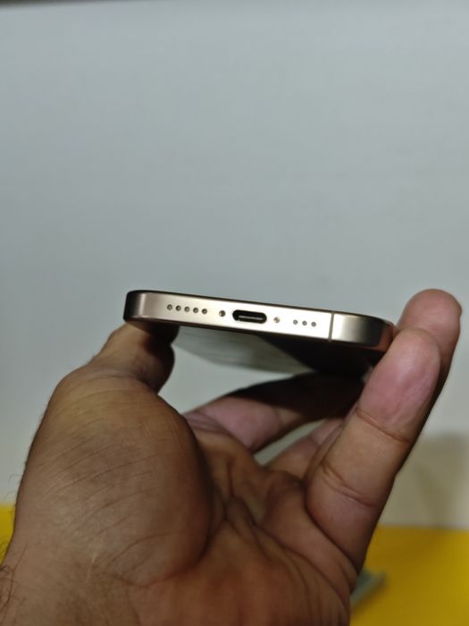 16 Pro 128 GB Desert Titanium