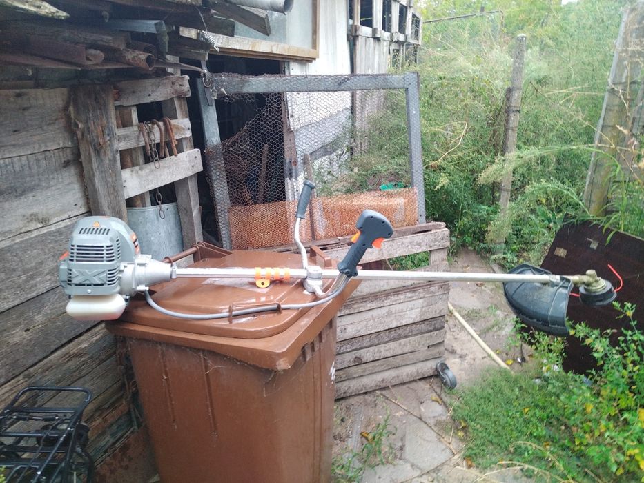 Косачка за треви и големи храсти.