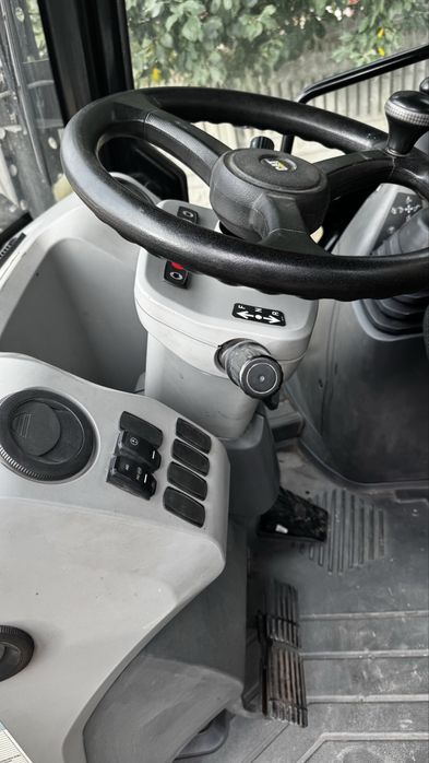 Buldoexcavator caterpillar, buldo cat 444f2, roti egale