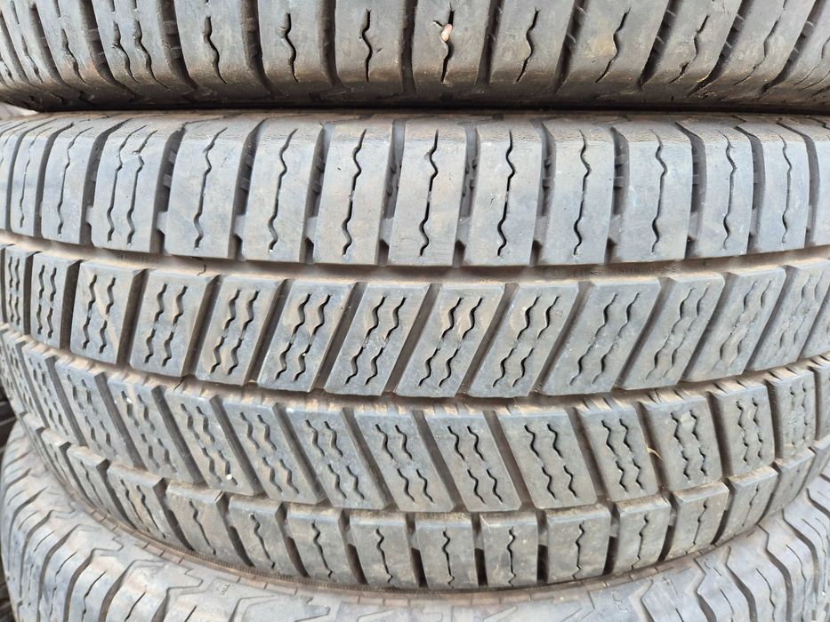 Anvelope VARA IARNA 4 Sezoane 235/65/16C Continental Impecabile 2022