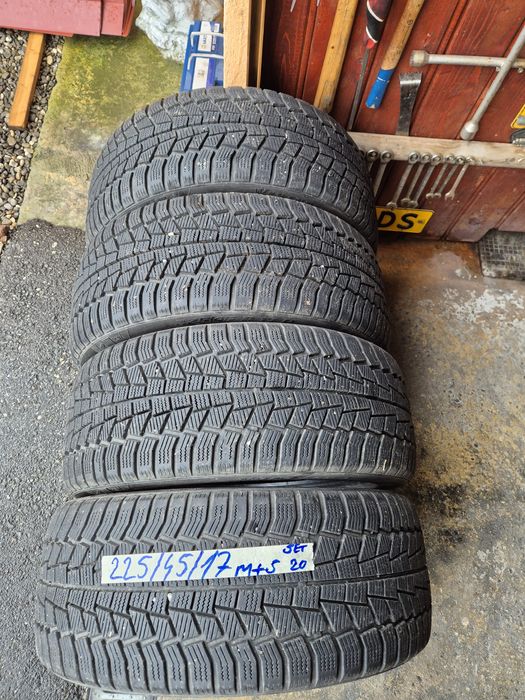 Vând cauciucuri 225/45/17 M+S set complet imp Germania 8mm