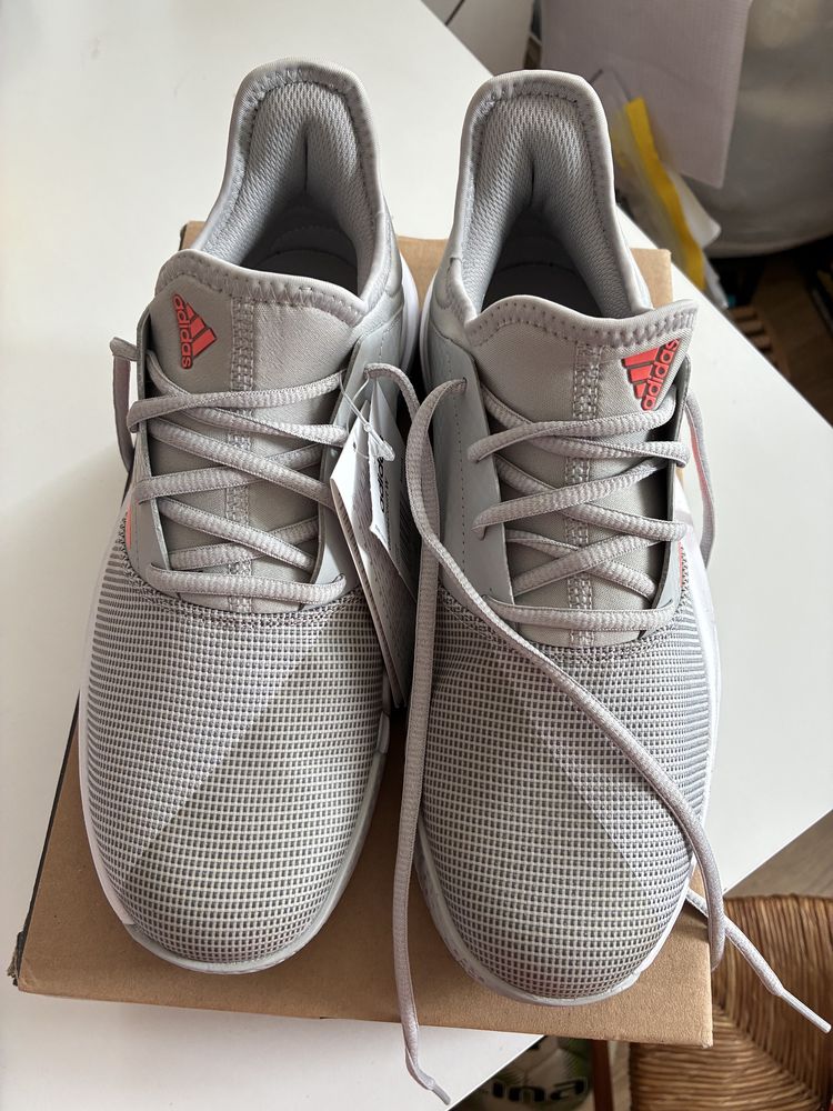 Нови тенис маратонки Adidas 40 2/3