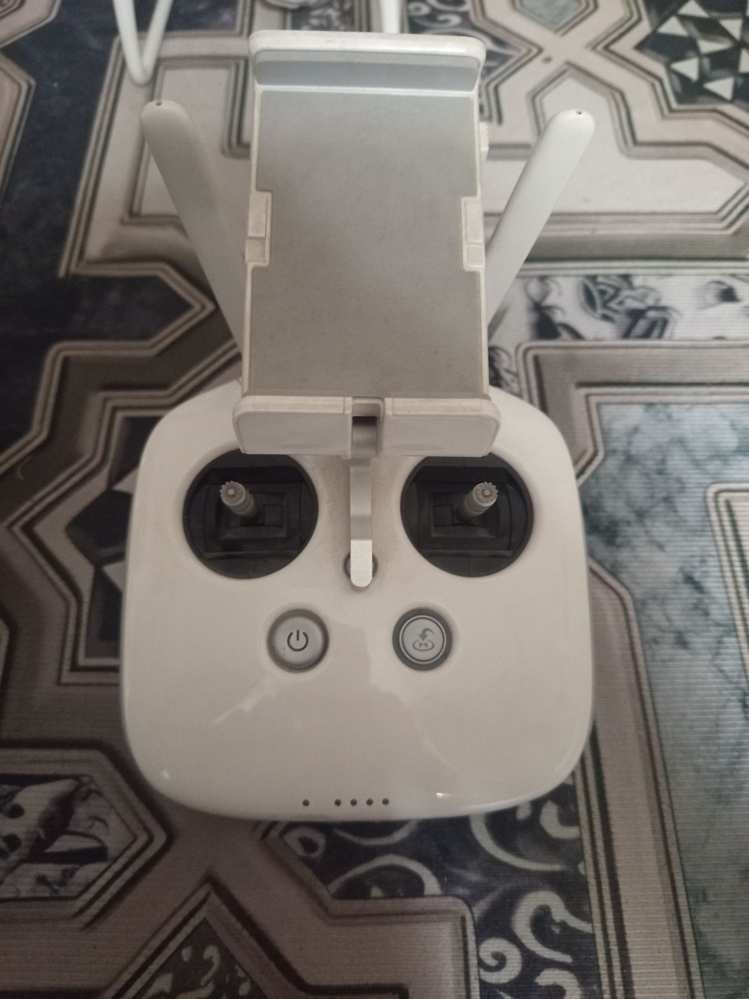 Рабочий дрон DJI Phantom 4