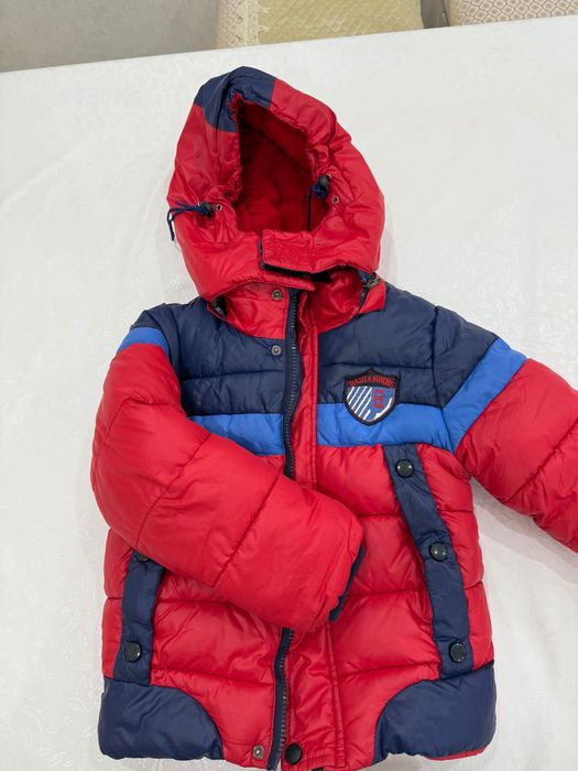 Продам куртку детскую
