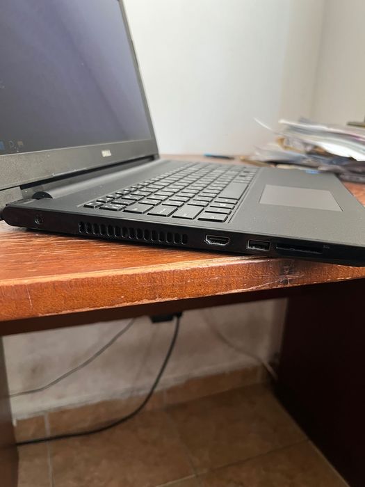 laptop Dell negru