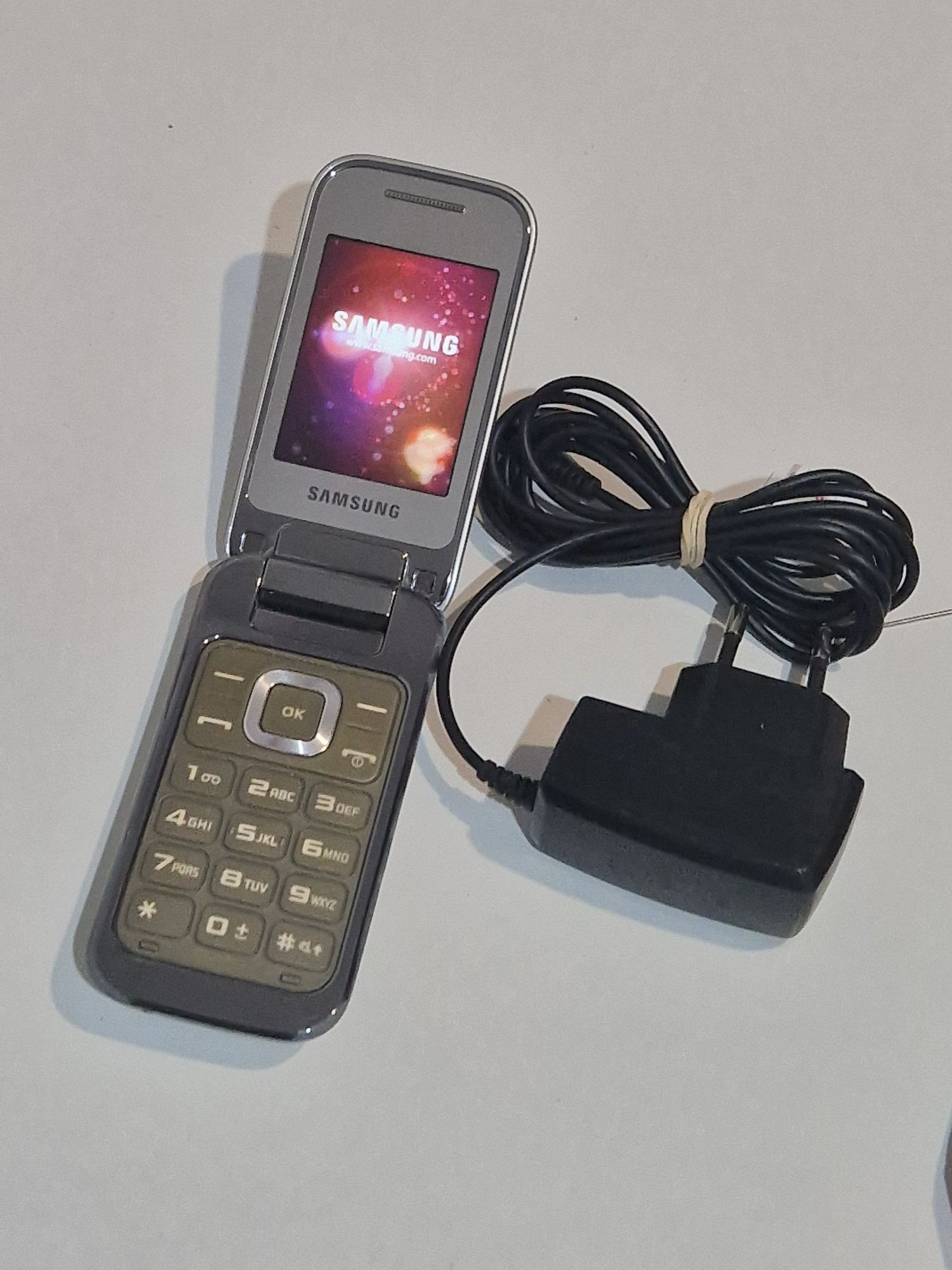 Telefon cu clapeta GT-C3590 perfect funcțional