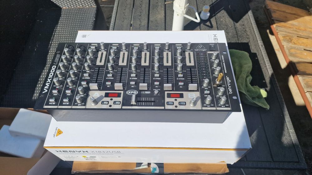 Mixer Profesional  Behringer VMX 1000 USB