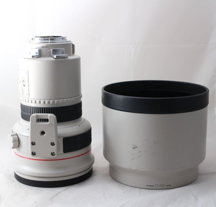 Canon 200mm f 1.8  bokeh monster