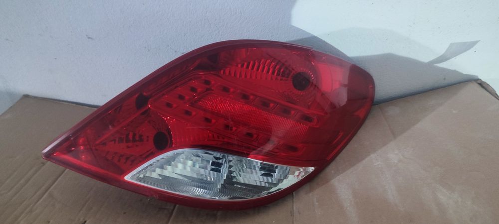stop dreapta peugeot 207